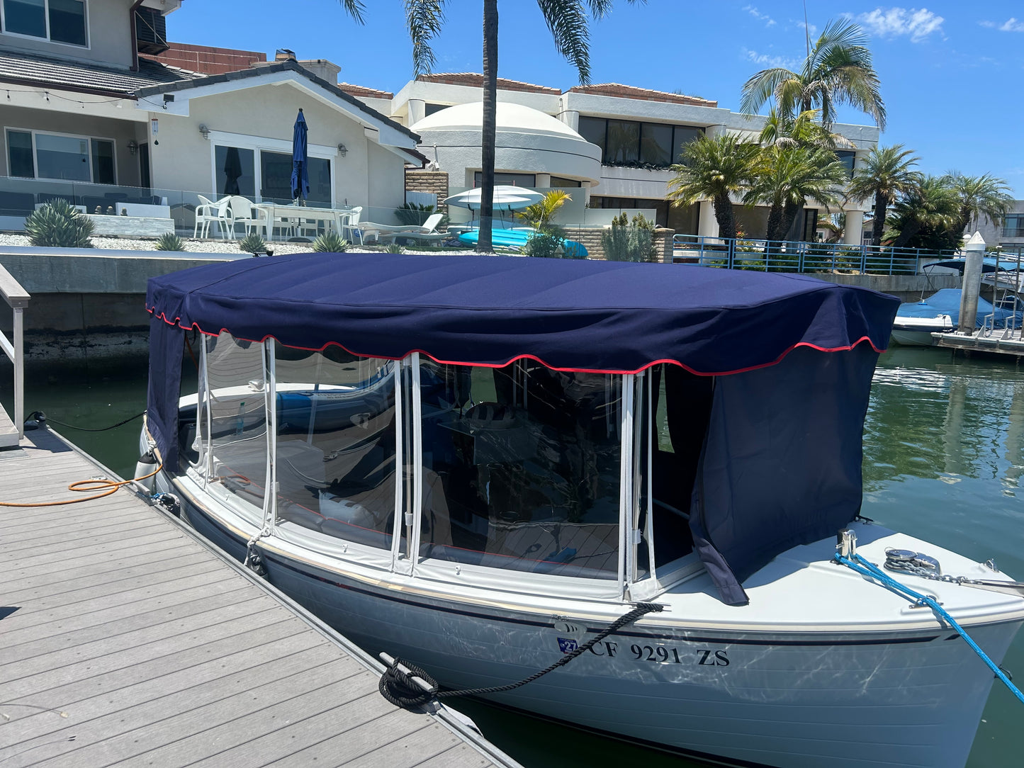 Roll up cover with scallops